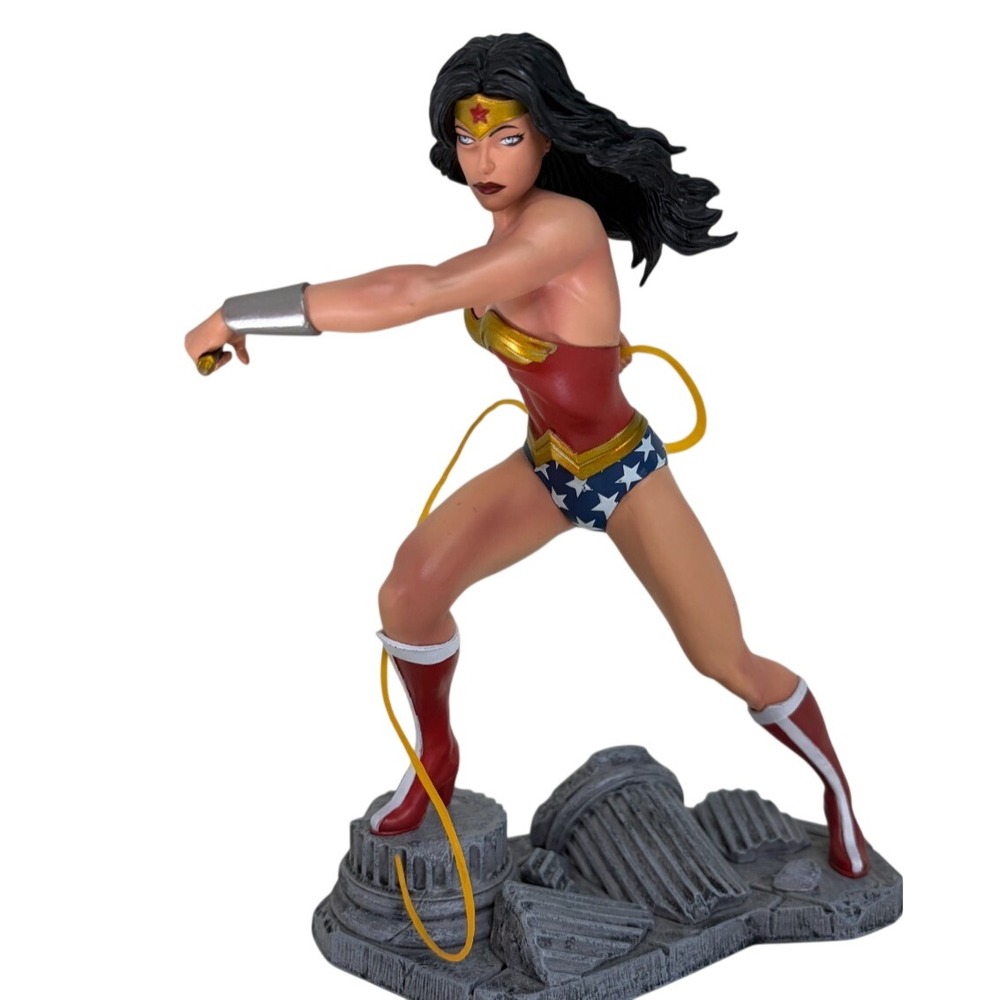 DIAMOND SELECT TOYS DC Gallery Wonder Woman Lasso Comic Version PVC Figure 9"
